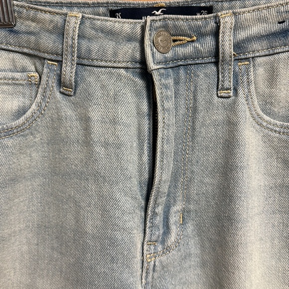 Hollister Ultra High Rise Mom Jean Size 3S - Picture 2 of 8